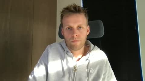 Max take off clothes online show from 01-06-26, 11:47