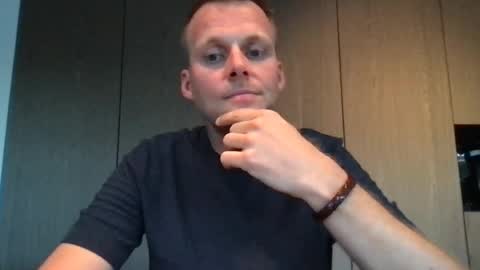Snapshot of max_straight_1 chatting on 08-05-26, 06:55 Max take off clothes online show from 08-05-26, 06:55