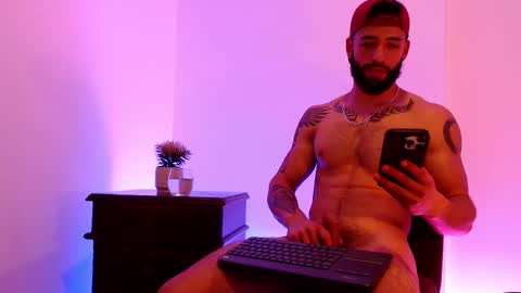 Snapshot of max_xl_ chatting on 02-20-25, 11:43 max_xl_ online show from 02-20-25, 11:43