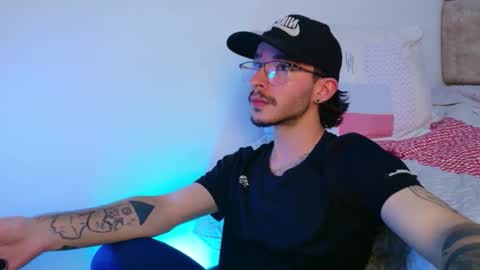 Snapshot of maxbends chatting on 12-17-25, 05:35 maxbends online show from 12-17-25, 05:35