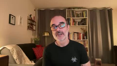 Snapshot of maxbow chatting on 01-28-25, 09:50 Max Mikado online show from 01-28-25, 09:50