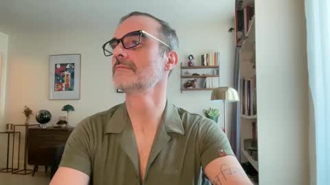 Snapshot of maxbow chatting on 02-03-25, 01:40 Max Mikado online show from 02-03-25, 01:40