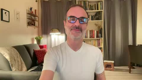 Snapshot of maxbow chatting on 02-05-25, 08:14 Max Mikado online show from 02-05-25, 08:14