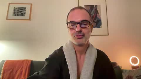 Snapshot of maxbow chatting on 11-15-25, 07:21 Max Mikado online show from 11-15-25, 07:21