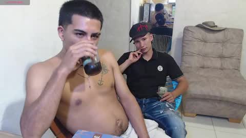 Snapshot of maxi_dick33 chatting on 05-26-26, 10:17 maxi dick online show from 05-26-26, 10:17