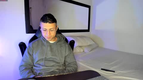 MAXI      online show from 10-20-25, 02:12