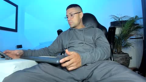 MAXI      online show from 01-10-26, 02:35