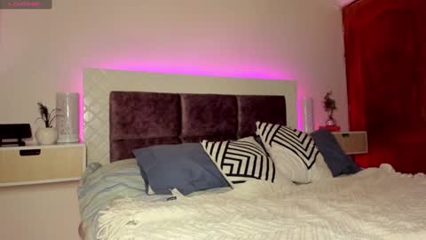 Snapshot of maxianomal chatting on 01-28-25, 02:10 Max online show from 01-28-25, 02:10