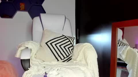 Snapshot of maxianomal chatting on 02-09-25, 04:57 Max online show from 02-09-25, 04:57