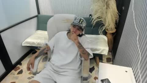 Snapshot of maxigarcia_ chatting on 05-25-26, 10:05 Maxi online show from 05-25-26, 10:05