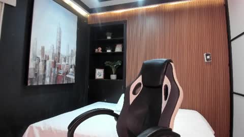 Snapshot of maxigarcia_ chatting on 06-14-26, 12:08 Maxi online show from 06-14-26, 12:08