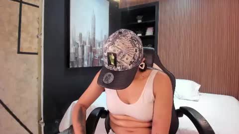 Snapshot of maxigarcia_ chatting on 06-14-26, 02:24 Maxi online show from 06-14-26, 02:24