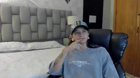 Snapshot of maxigarcia_ chatting on 06-23-26, 11:36 Maxi online show from 06-23-26, 11:36