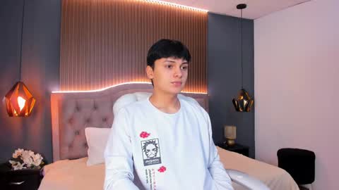 Snapshot of maxii18_ chatting on 10-18-25, 12:06 -- -- online show from 10-18-25, 12:06