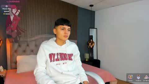 Snapshot of maxii18_ chatting on 10-27-25, 01:48 -- -- online show from 10-27-25, 01:48