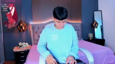 Snapshot of maxii18_ chatting on 10-29-25, 06:53 -- -- online show from 10-29-25, 06:53