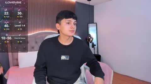 Snapshot of maxii18_ chatting on 11-08-25, 07:23 -- -- online show from 11-08-25, 07:23