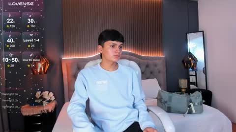 Snapshot of maxii18_ chatting on 11-11-25, 07:14 -- -- online show from 11-11-25, 07:14