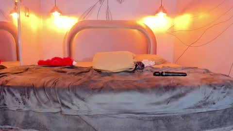 maxim online show from 02-12-25, 09:10