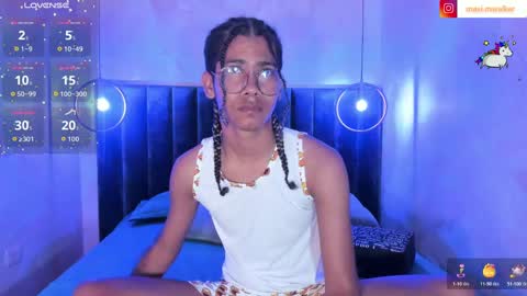 maxim online show from 10-23-25, 03:06