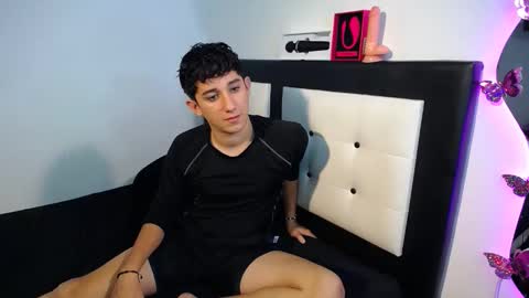 -- maximo and isa -- online show from 10-06-25, 03:04