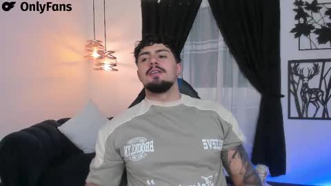 Snapshot of maximo_rodriguez chatting on 02-15-25, 04:58 Maximo online show from 02-15-25, 04:58