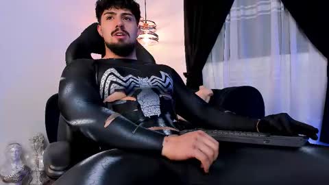 Snapshot of maximo_rodriguez chatting on 10-04-25, 05:27 Maximo online show from 10-04-25, 05:27