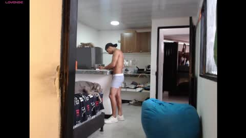 Maximo Aron Vega online show from 12-23-24, 03:55