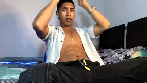 Maximo Aron Vega online show from 03-11-25, 07:26