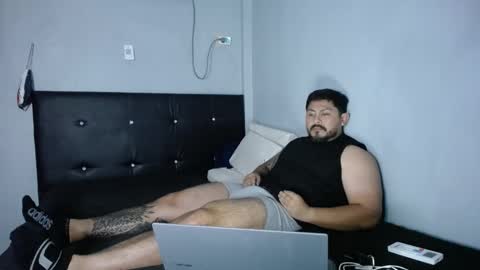 Snapshot of maximohot03 chatting on 11-22-25, 02:10 maximohot03 online show from 11-22-25, 02:10