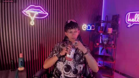 MAXIMO online show from 04-15-26, 02:18