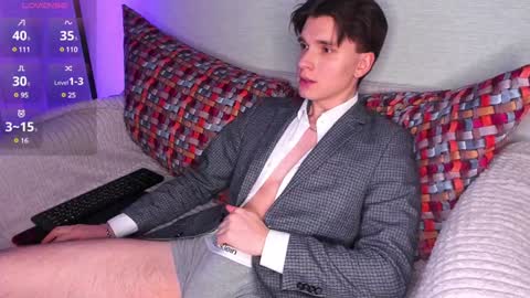 Snapshot of maximum_hot chatting on 01-24-25, 02:41 Max online show from 01-24-25, 02:41