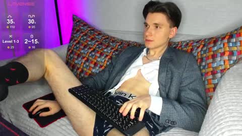 Snapshot of maximum_hot chatting on 02-17-25, 12:54 Max online show from 02-17-25, 12:54