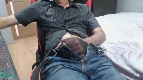 Snapshot of maximus3334 chatting on 09-19-25, 11:22 maximus3334 online show from 09-19-25, 11:22