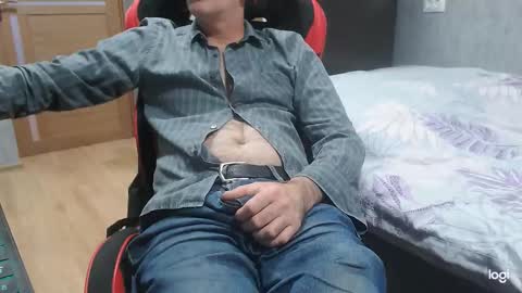 Snapshot of maximus3334 chatting on 10-16-25, 11:22 maximus3334 online show from 10-16-25, 11:22