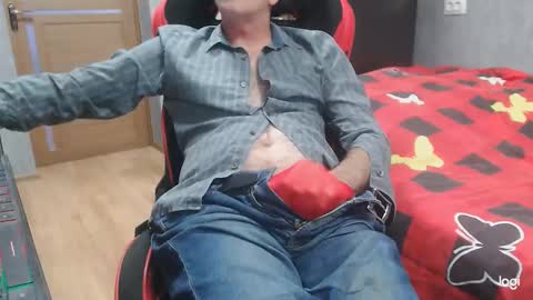 Snapshot of maximus3334 chatting on 10-21-25, 12:39 maximus3334 online show from 10-21-25, 12:39