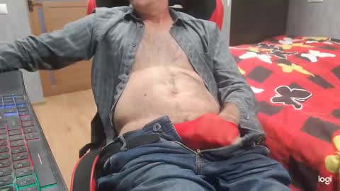 Snapshot of maximus3334 chatting on 10-24-25, 10:22 maximus3334 online show from 10-24-25, 10:22