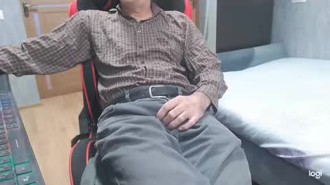 Snapshot of maximus3334 chatting on 11-25-25, 09:53 maximus3334 online show from 11-25-25, 09:53