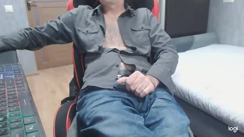 Snapshot of maximus3334 chatting on 11-28-25, 10:29 maximus3334 online show from 11-28-25, 10:29