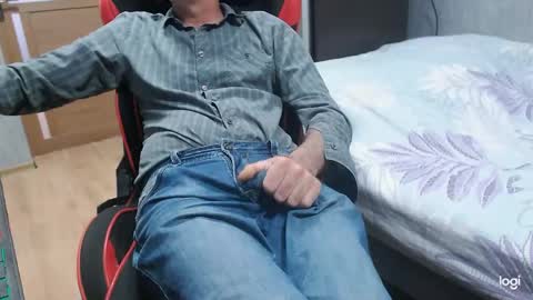 Snapshot of maximus3334 chatting on 05-25-26, 10:43 maximus3334 online show from 05-25-26, 10:43