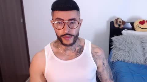 Independent Model online show from 01-12-25, 11:58