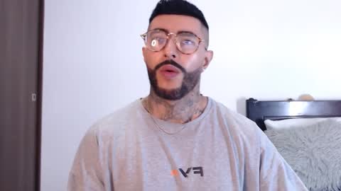 Independent Model online show from 02-05-25, 03:02