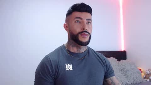 Independent Model online show from 10-19-25, 12:22