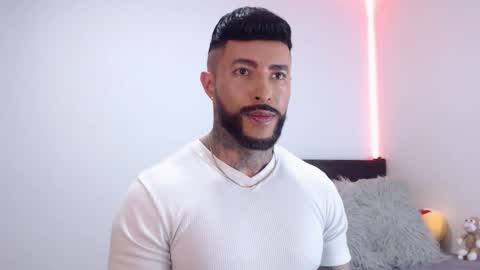 Independent Model online show from 10-22-25, 04:24