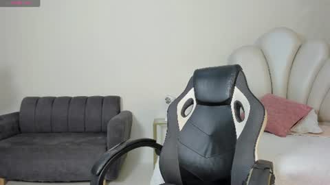 Snapshot of maximusclark1_ chatting on 06-23-26, 12:25 Maximus online show from 06-23-26, 12:25