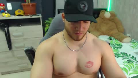 Snapshot of maximussantorini chatting on 12-21-24, 03:58 maximus online show from 12-21-24, 03:58