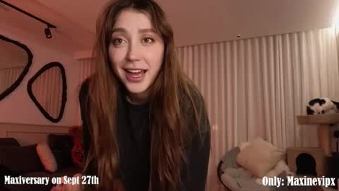 Maxine online show from 09-26-25, 12:14