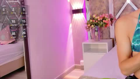 Maxi Rogers online show from 11-28-25, 11:57