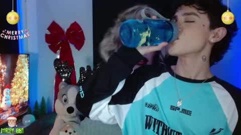 Snapshot of maxiy_001 chatting on 12-14-24, 07:18 Max online show from 12-14-24, 07:18