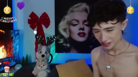 Snapshot of maxiy_001 chatting on 12-18-24, 07:58 Max online show from 12-18-24, 07:58